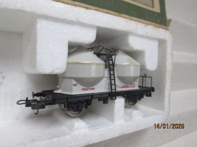 HO SCALE - LIMA - TWIN TANKER  - BOXED