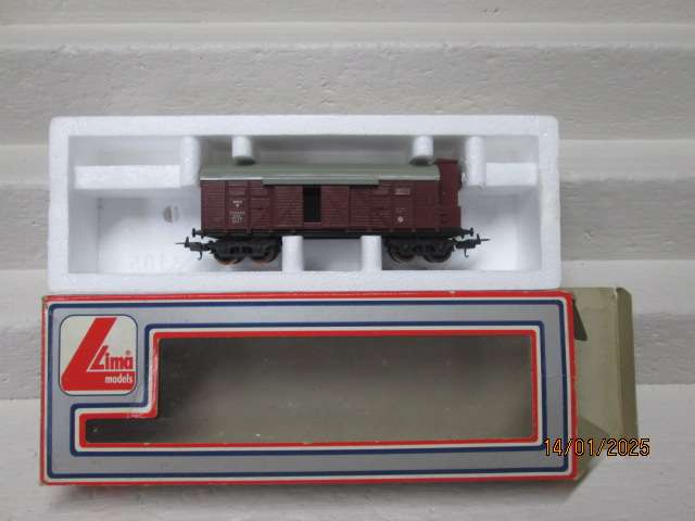 HO SCALE - LIMA - GUARDS VAN WITH TAIL LIGHTS - BOXED
