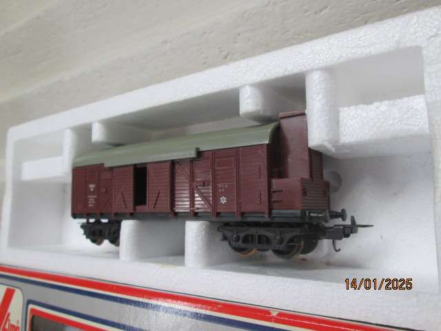 HO SCALE - LIMA - GUARDS VAN WITH TAIL LIGHTS - BOXED