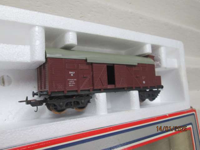 HO SCALE - LIMA - GUARDS VAN WITH TAIL LIGHTS - BOXED