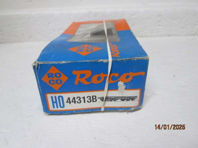 HO SCALE - ROCO - FLAT WAGON WITH TANK LOAD - BOXED