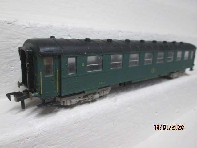HO SCALE - FLEISCHMANN - GREEN COACH - BOXED