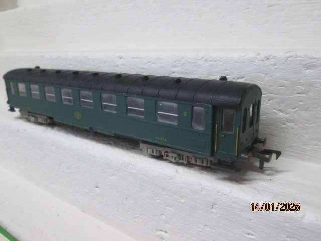 HO SCALE - FLEISCHMANN - GREEN COACH - BOXED