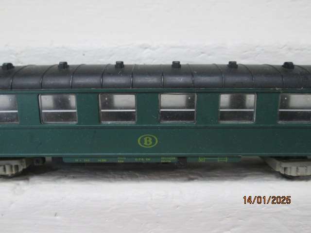 HO SCALE - FLEISCHMANN - GREEN COACH - BOXED