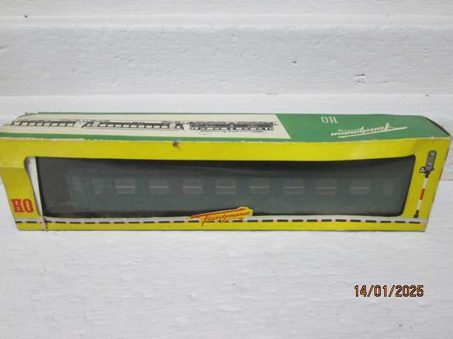 HO SCALE - FLEISCHMANN - GREEN COACH - BOXED
