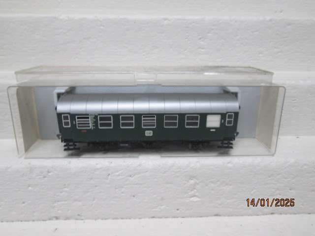 HO SCALE - FLEISCHMANN - DB SECOND CLASS 3 AXLE COACH - BOXED