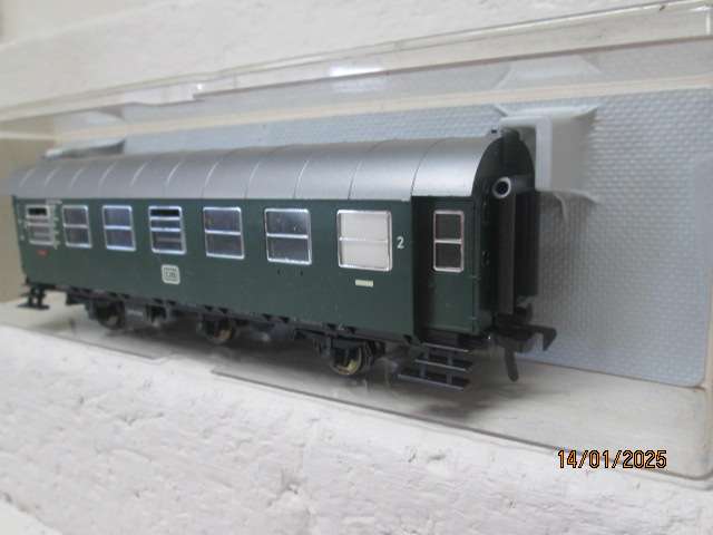 HO SCALE - FLEISCHMANN - DB SECOND CLASS 3 AXLE COACH - BOXED