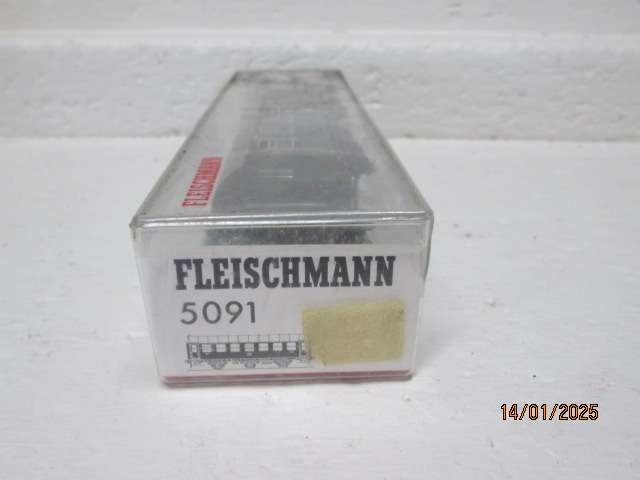 HO SCALE - FLEISCHMANN - DB SECOND CLASS 3 AXLE COACH - BOXED