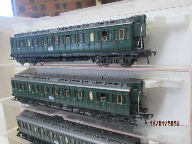 HO SCALE - FLEISCHMANN - WESTERLAND COACHES X4 - BOXED