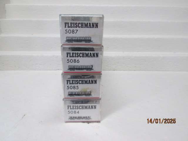 HO SCALE - FLEISCHMANN - WESTERLAND COACHES X4 - BOXED