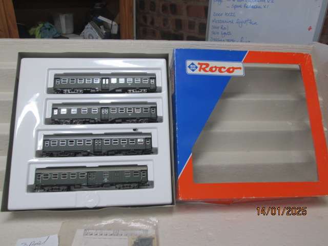 HO SCALE - ROCO - DB PASSENGER COACHES - X4 - BOXED - 3-RAIL