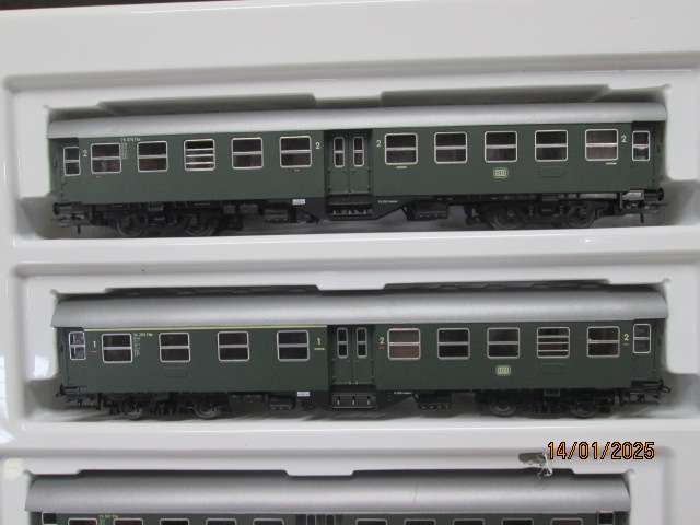 HO SCALE - ROCO - DB PASSENGER COACHES - X4 - BOXED - 3-RAIL