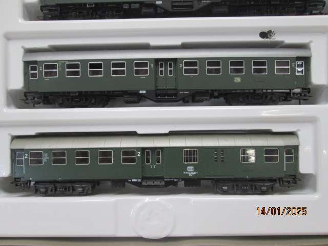 HO SCALE - ROCO - DB PASSENGER COACHES - X4 - BOXED - 3-RAIL