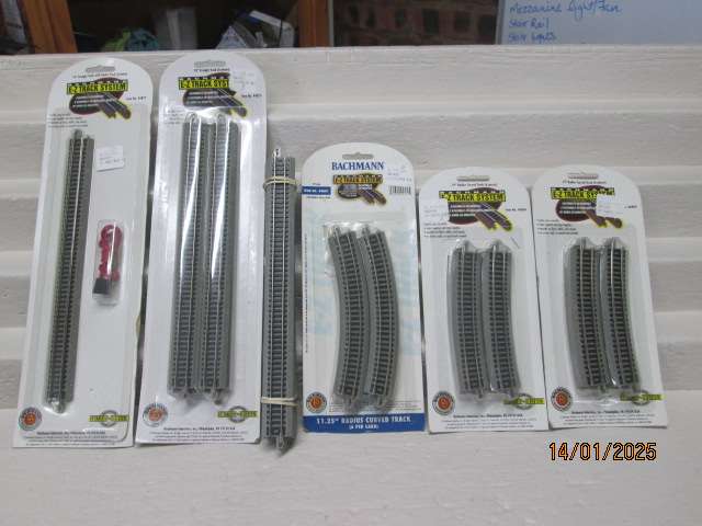 N SCALE - BACHMANN - EZ TRACK - X30 PIECES - BOXED