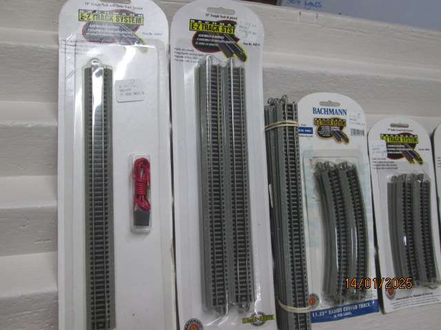 N SCALE - BACHMANN - EZ TRACK - X30 PIECES - BOXED