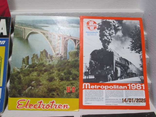VARIOUS MODEL TRAIN CATALOGUES - X9