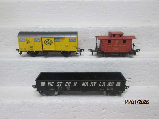 HO SCALE - FLEISCHMANN - GOODS WAGONS - X3