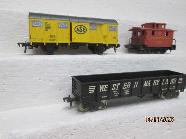 HO SCALE - FLEISCHMANN - GOODS WAGONS - X3