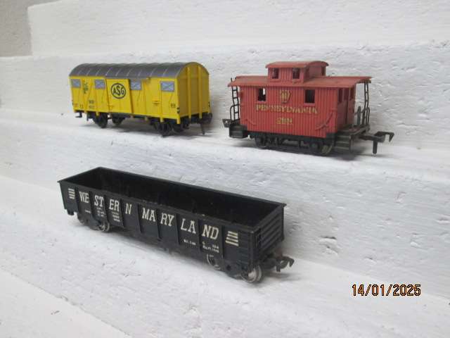 HO SCALE - FLEISCHMANN - GOODS WAGONS - X3