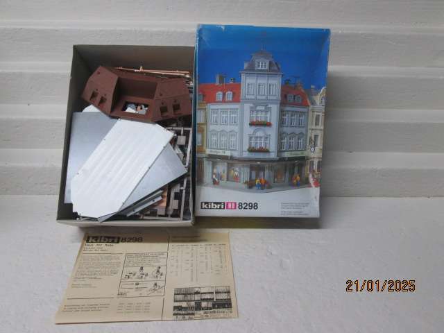 HO SCALE - KIBRI - CORNER SHOP - KIT -  BOXED NO.8298