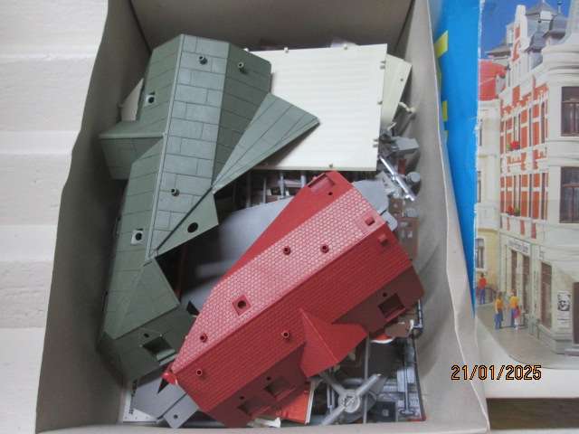 HO SCALE - KIBRI - CORNER SHOP - KIT -  BOXED NO.8294