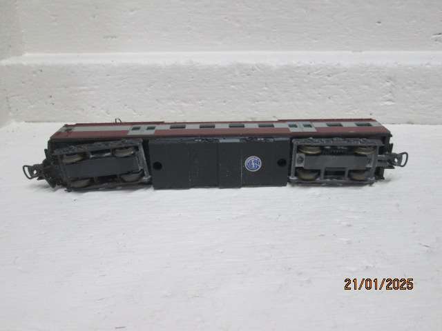 HO SCALE - LIMA - SAR - SUBURBAN POWER COACH