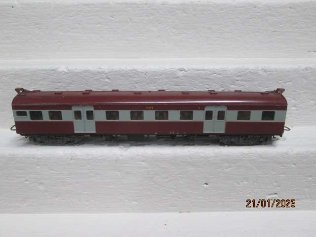 HO SCALE - LIMA - SAR - SUBURBAN FIRST CLASS COACH