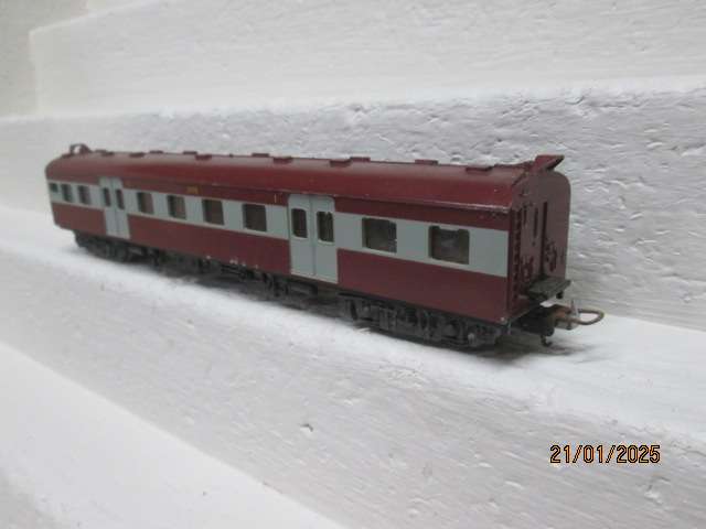 HO SCALE - LIMA - SAR - SUBURBAN FIRST CLASS COACH