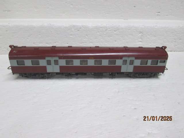 HO SCALE - LIMA - SAR - SUBURBAN FIRST CLASS COACH