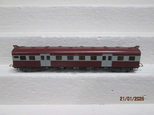 HO SCALE - LIMA - SAR - SUBURBAN FIRST CLASS COACH