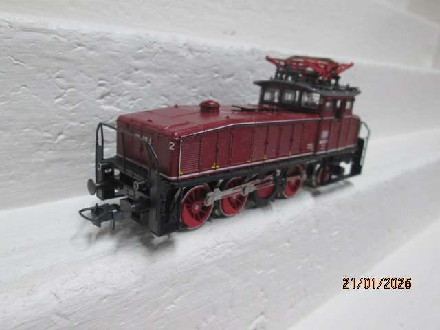 HO SCALE - ROCO - RED DB ELECTRIC LOCOMOTIVE - BOXED
