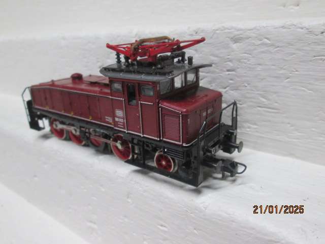 HO SCALE - ROCO - RED DB ELECTRIC LOCOMOTIVE - BOXED