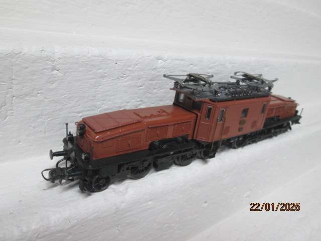 HO SCALE - ROCO - BROWN ELECTRIC CROCODILE LOCOMOTIVE