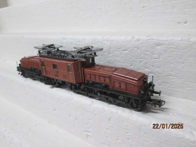 HO SCALE - ROCO - BROWN ELECTRIC CROCODILE LOCOMOTIVE
