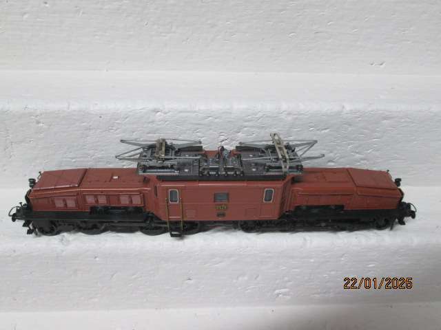 HO SCALE - ROCO - BROWN ELECTRIC CROCODILE LOCOMOTIVE