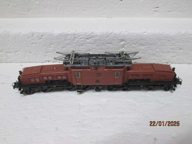 HO SCALE - ROCO - BROWN ELECTRIC CROCODILE LOCOMOTIVE