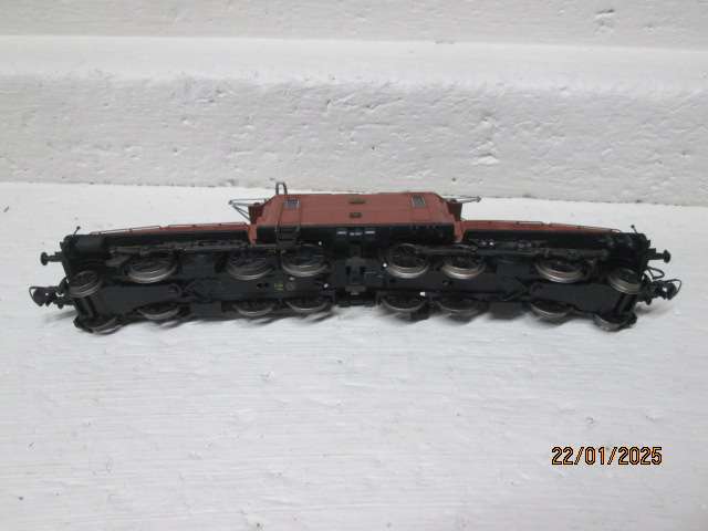 HO SCALE - ROCO - BROWN ELECTRIC CROCODILE LOCOMOTIVE