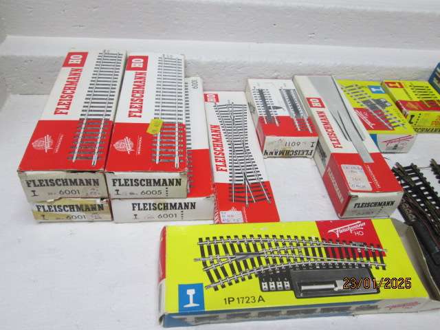 OO SCALE - FLEISHCHMANN - LARGE AMOUNT OF BRASS TRACK - X118 PIECES - BOXED