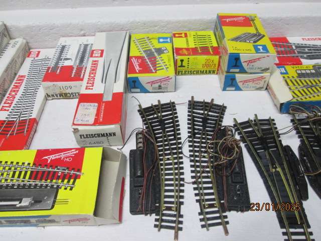 OO SCALE - FLEISHCHMANN - LARGE AMOUNT OF BRASS TRACK - X118 PIECES - BOXED
