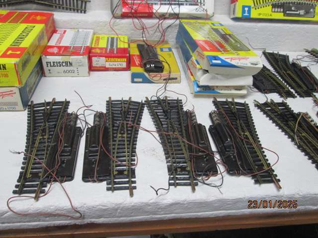 OO SCALE - FLEISHCHMANN - LARGE AMOUNT OF BRASS TRACK - X112 PIECES - BOXED