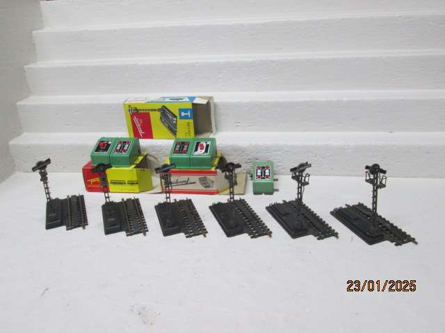 HO SCALE - FLEISCHMANN - UNCOUPLERS AND MATCHING SWITCHES - BOXED