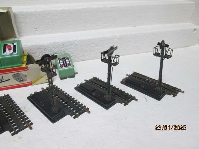 HO SCALE - FLEISCHMANN - UNCOUPLERS AND MATCHING SWITCHES - BOXED