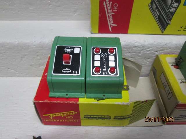 HO SCALE - FLEISCHMANN - UNCOUPLERS AND MATCHING SWITCHES - BOXED