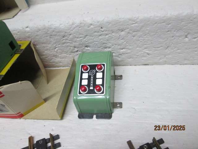HO SCALE - FLEISCHMANN - UNCOUPLERS AND MATCHING SWITCHES - BOXED