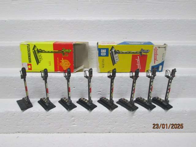 HO SCALE - FLEISCHMANN - RAIL SIGNALS - X8