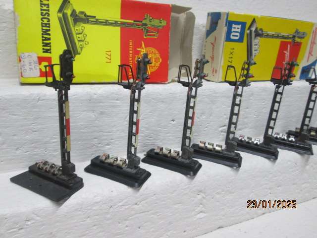 HO SCALE - FLEISCHMANN - RAIL SIGNALS - X8