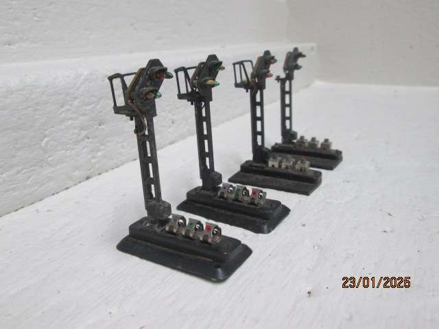 HO SCALE - FLEISCHMANN - RAIL SIGNALS - X4