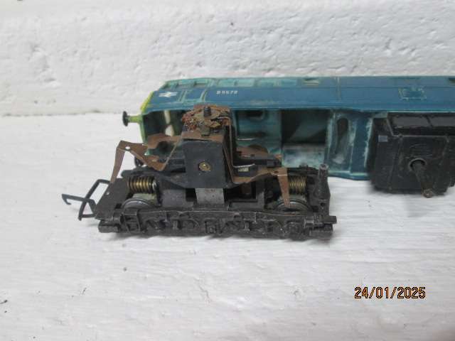 OO SCALE - TRIANG - BRITISH DIESEL LOCOMOTIVE - FOR SPARES