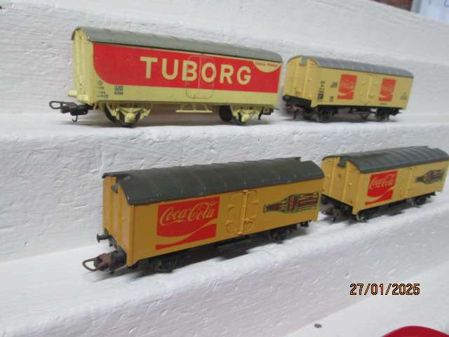 HO SCALE - LIMA - BOX CARS - X4