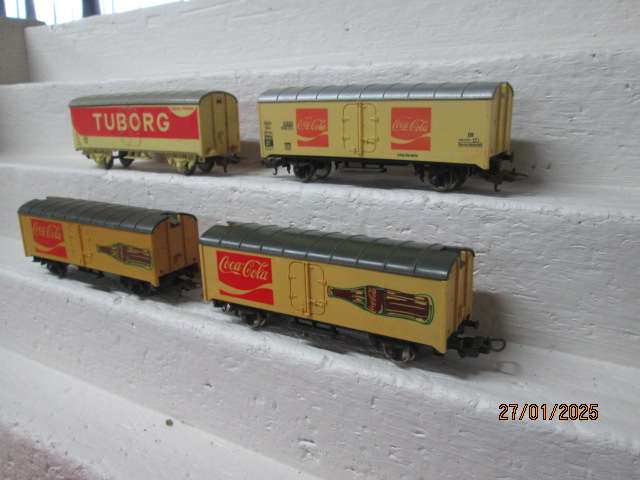 HO SCALE - LIMA - BOX CARS - X4